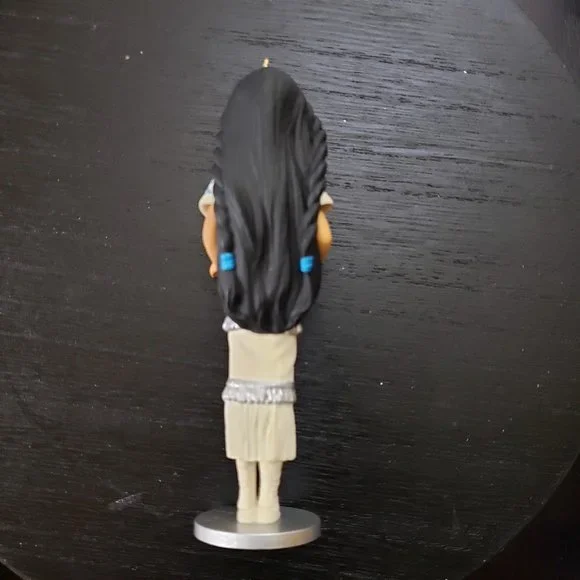 Hallmark Native American Barbie Dolls of the World - Picture 5 of 6